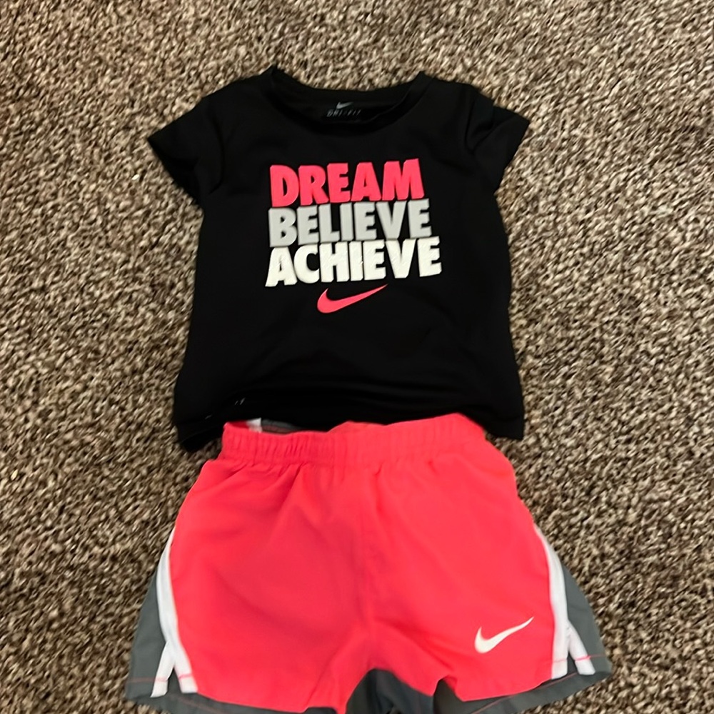 Nike two piece outfit size 3T